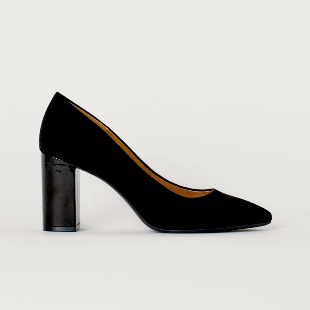 Black, block heels. Size 6.5. Never worn!